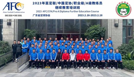 》的对比图，表现出三年间随着社会的变化，新海诚反馈在作品上的差异：相较于《你的名字